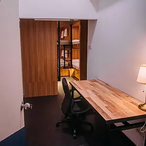  Auberge de jeunesse Bluewaters Pods 38 Hongkong St